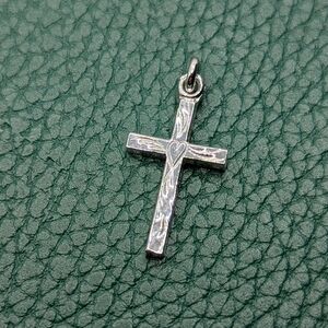 ✨ Delicate Silver heart Cross ❤️